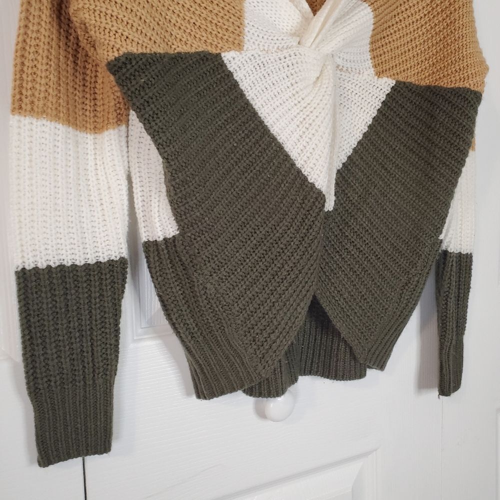 ✨️ Colorblock Twisted Front Knit Vneck Sweater - Picture 4 of 6